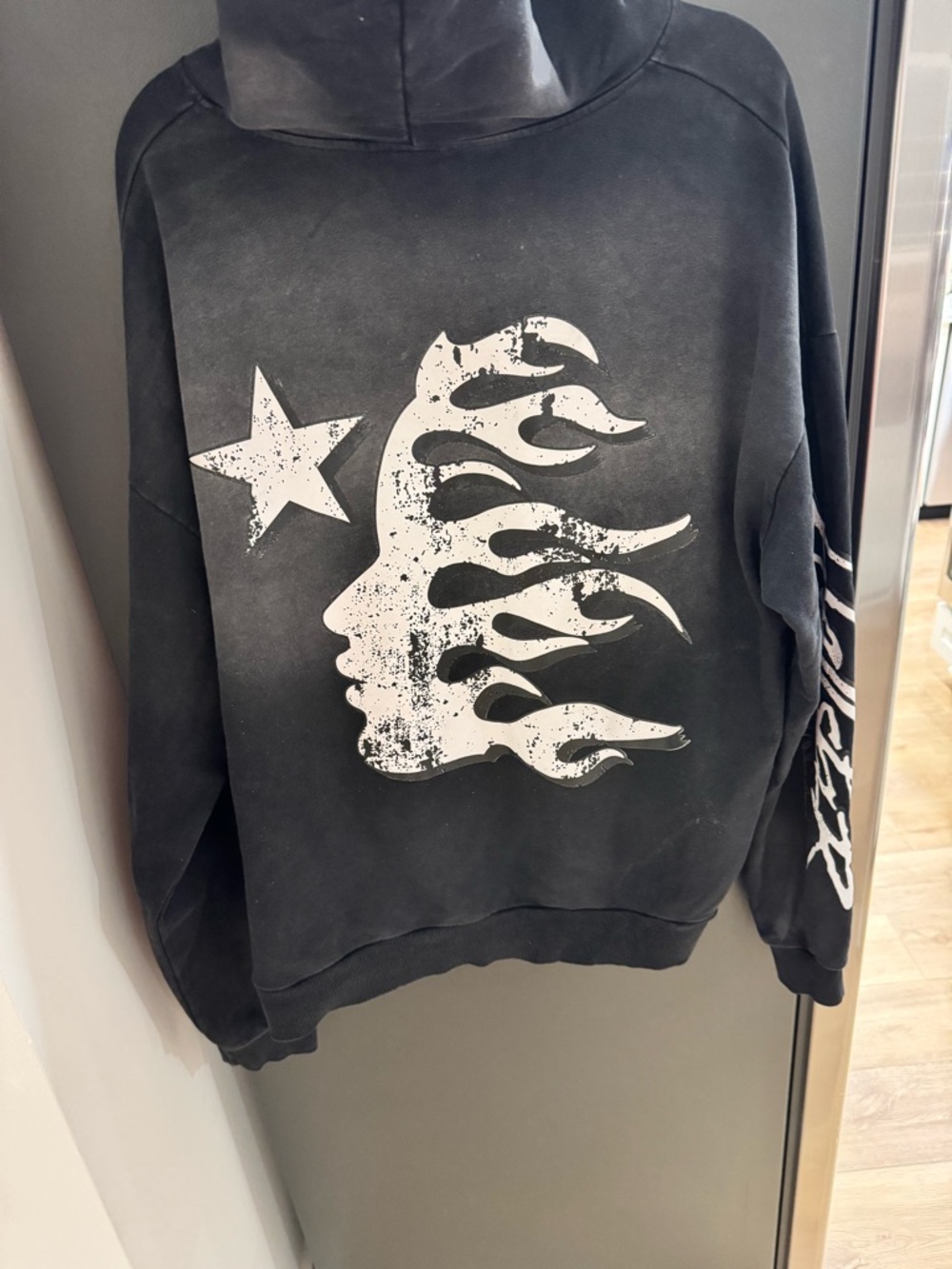 Hellstar Records Tour flame-print hoodie in faded black. - Picture 4 of 9
